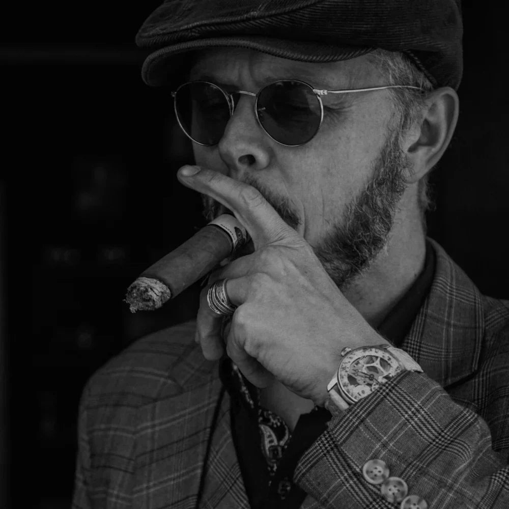 Cigar tools for refined ritual – cutters, lighters, ashtrays and humidors with quiet precision