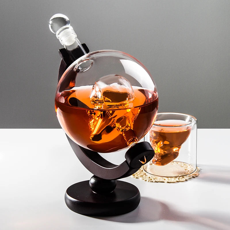 Skull Whiskey Decanter - Glass Globe - Corletaria