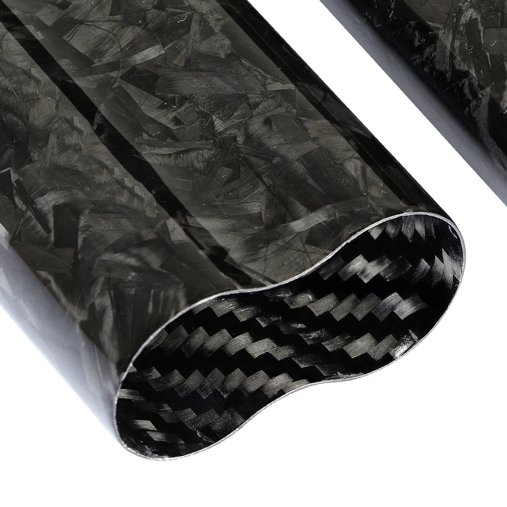 Closed and open views of forged-carbon look Lubinski 3-channel cigar case