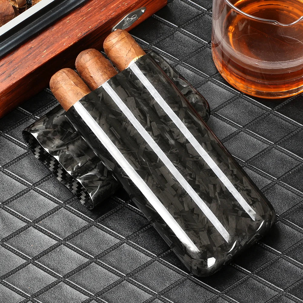 Lubinski fiber cigar case dimensions shown – 137 × 49 × 31 mm forged-carbon look